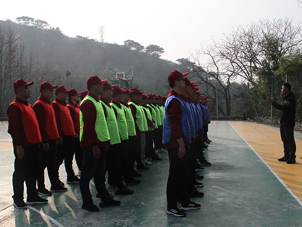 三零食品2021年，第十八屆年會(huì )登泰山勵志團建活動(dòng)